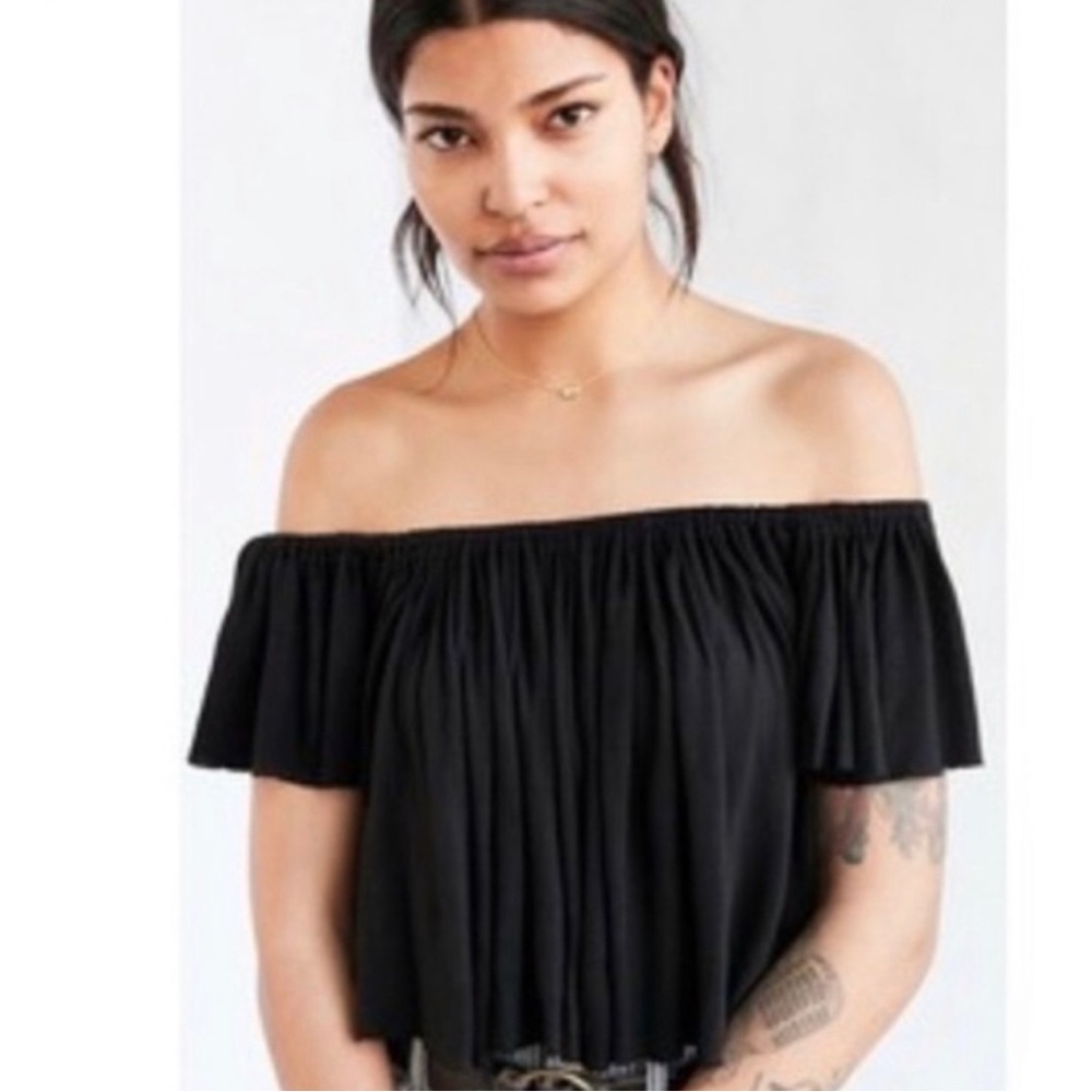 Off the shoulder loose crop